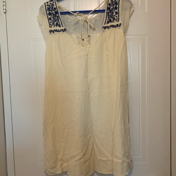 Cream Shift Dress - Picture 2 of 4